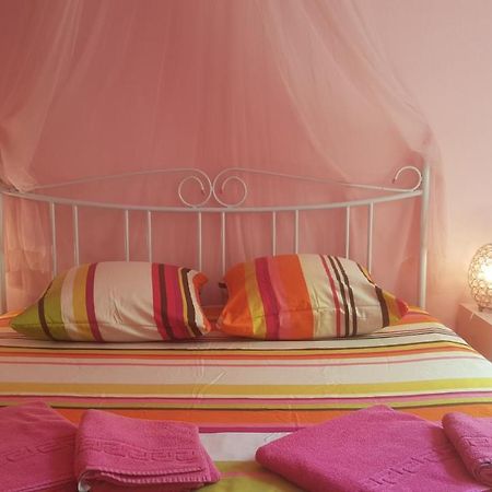 バーゼル B＆B ラ ヴィ アン ローズ Bed & Breakfast エクステリア 写真