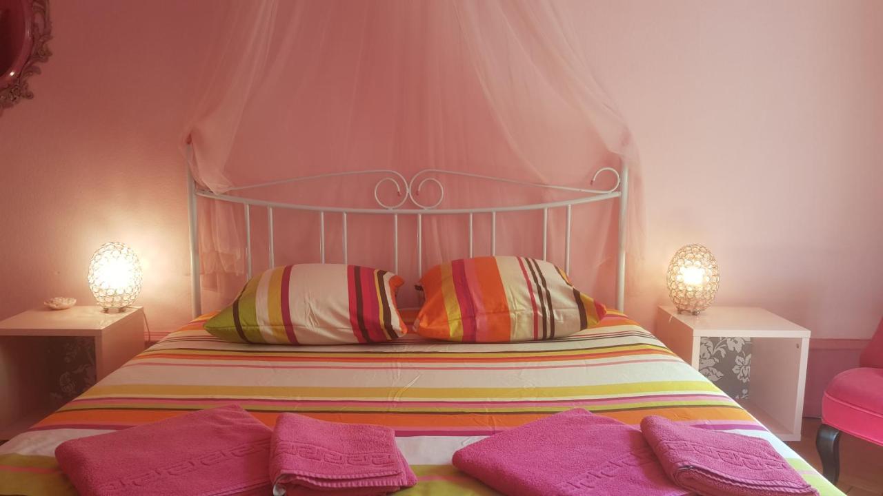 バーゼル B＆B ラ ヴィ アン ローズ Bed & Breakfast エクステリア 写真